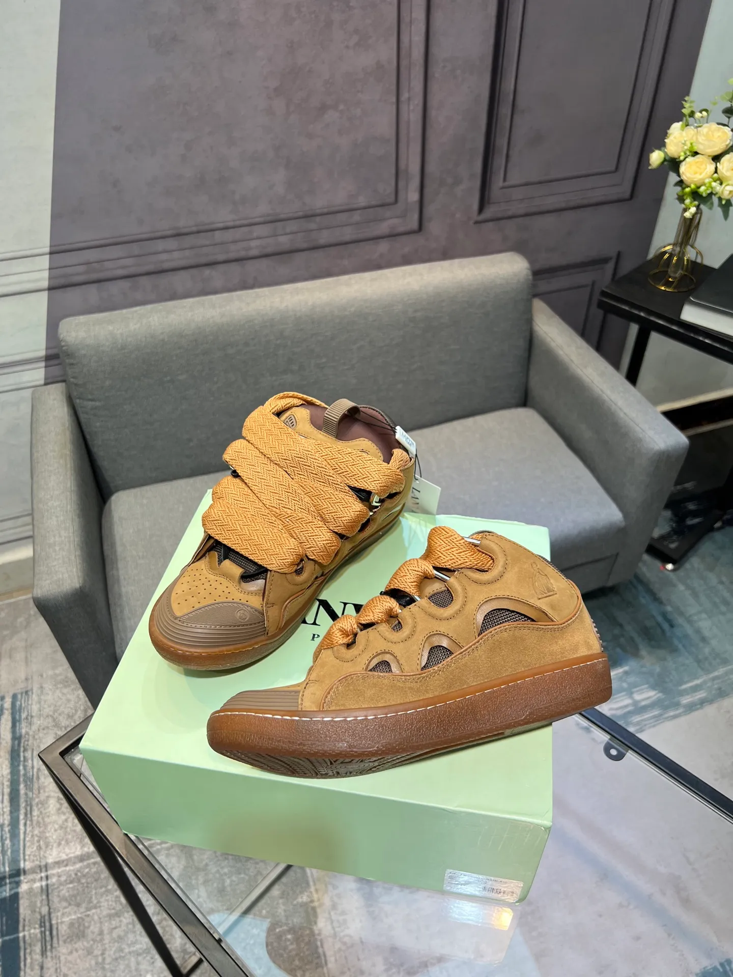 Men's men's shoes💰780 [LANVIN] Latest lace-up fashionable casual sneakers for couples High-quality CLAY couple series‼ ️ The latest trendy products of the season 🌈Many bloggers have planted grass and purchased the original open-mold customization. The upper and outsole are sewn with mark threads without edge sealing. Multiple material splicing combination design. Very versatile for fashionable and casual wear. Comfortable on the feet. Recommended for self-retention (upper cowhide + cow suede + breathable mesh) inner foot pad cowhide exclusive original open-mold clear logo rubber outsole ⚠️36-44 yards (45 custom-made)